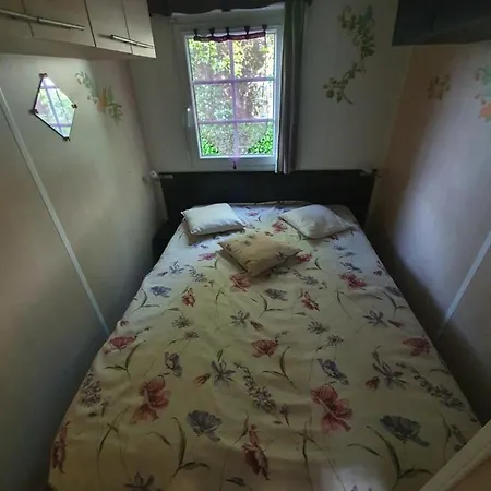 Mobil Au Bord Du Apartamento