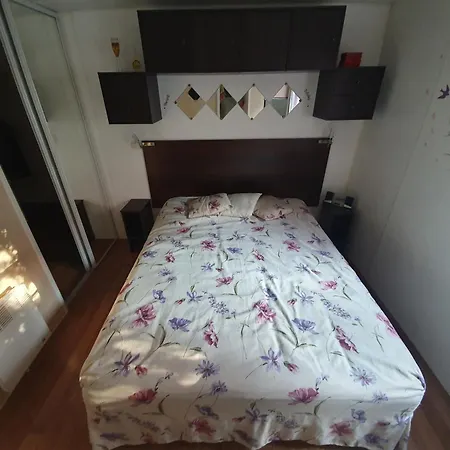 Mobil Au Bord Du Apartamento